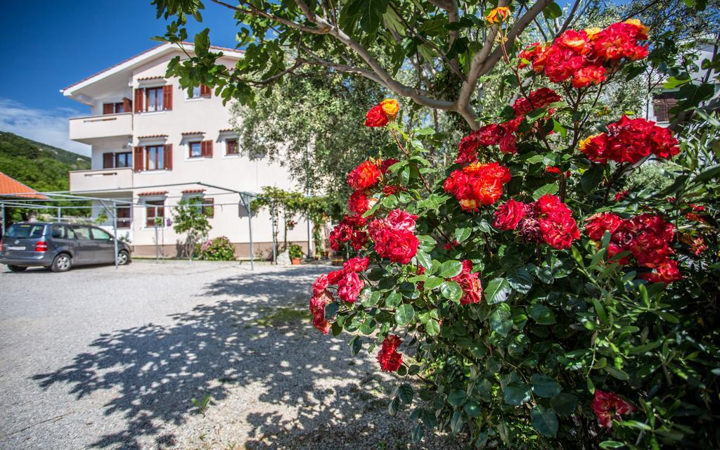 Apartments Maja&Sanja Baska  Bagian luar foto