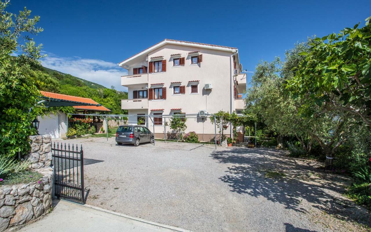 Apartments Maja&Sanja Baska  Bagian luar foto